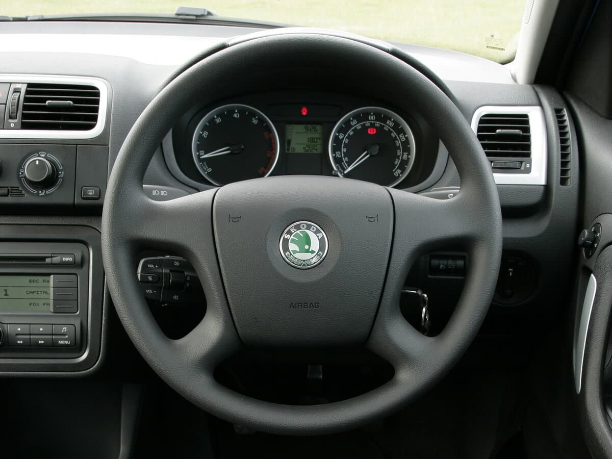 Skoda Roomster I — Sükan