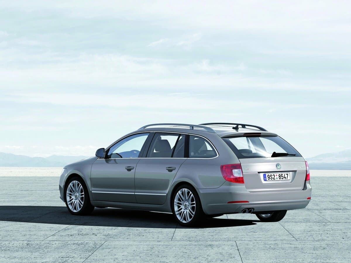 Skoda Superb II — 3/4 arxadan