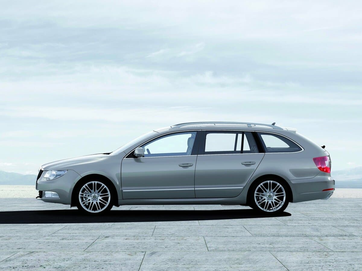 Skoda Superb II — Yandan