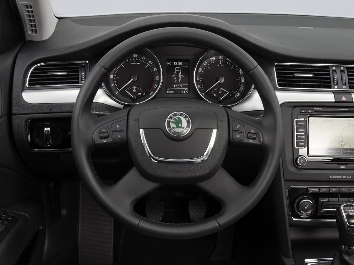 Skoda Superb II — Sükan