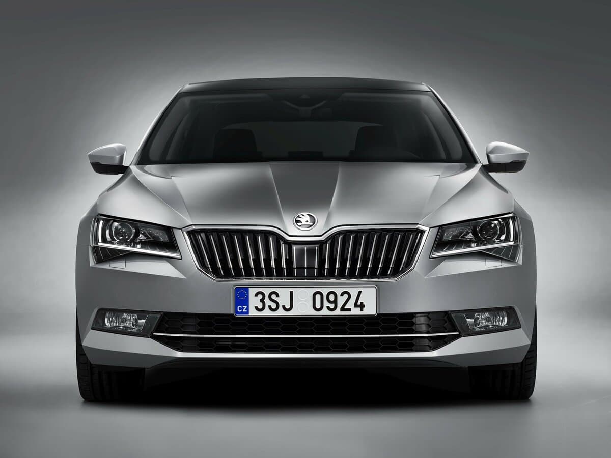 Skoda Superb III — Öndən