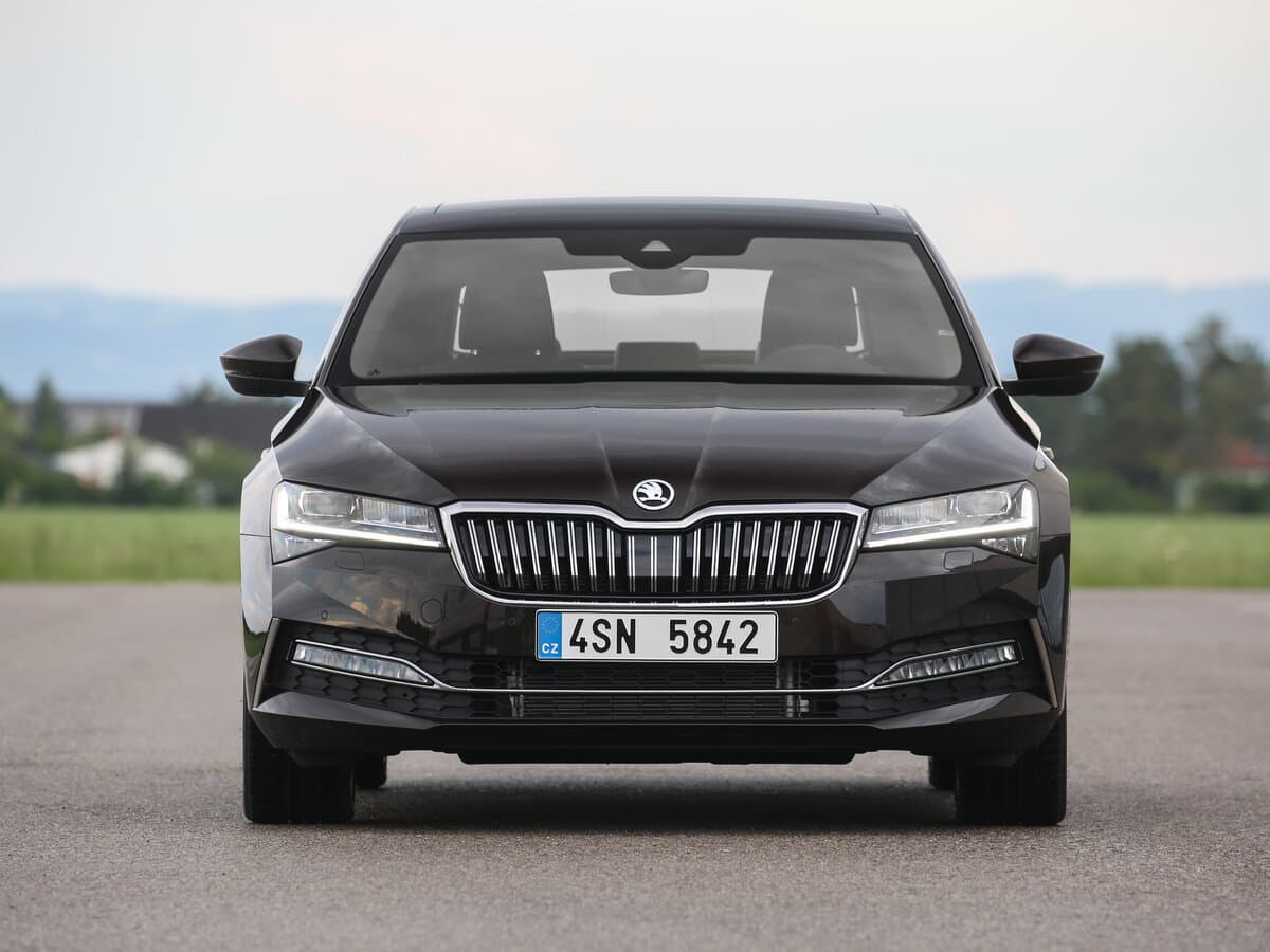 Skoda Superb III Restayling — Öndən