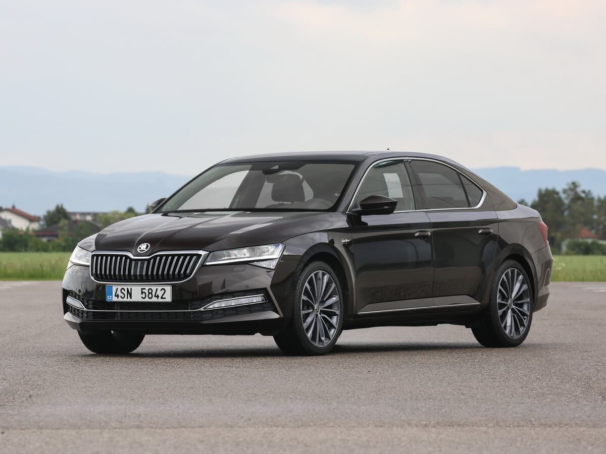 Skoda Superb III Restayling — Əsas şəkil