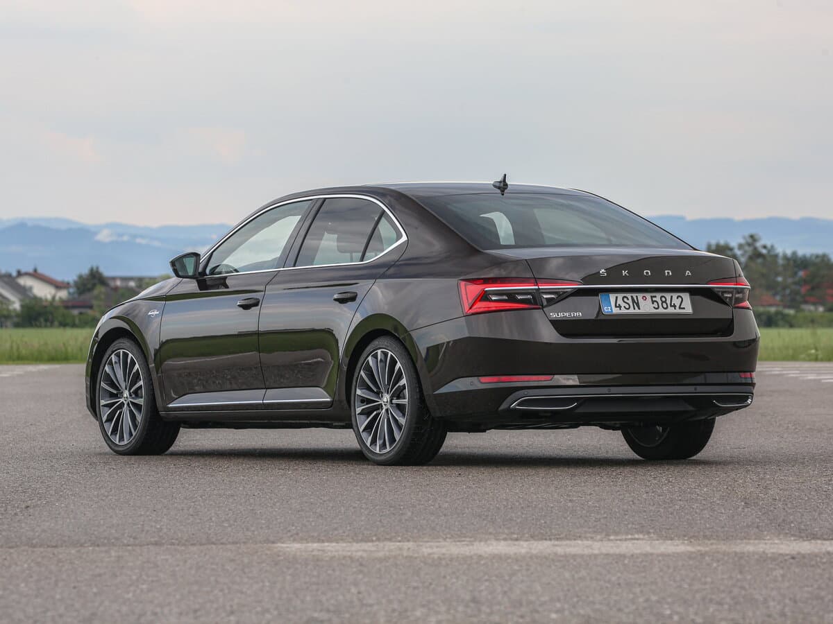 Skoda Superb III Restayling — 3/4 arxadan