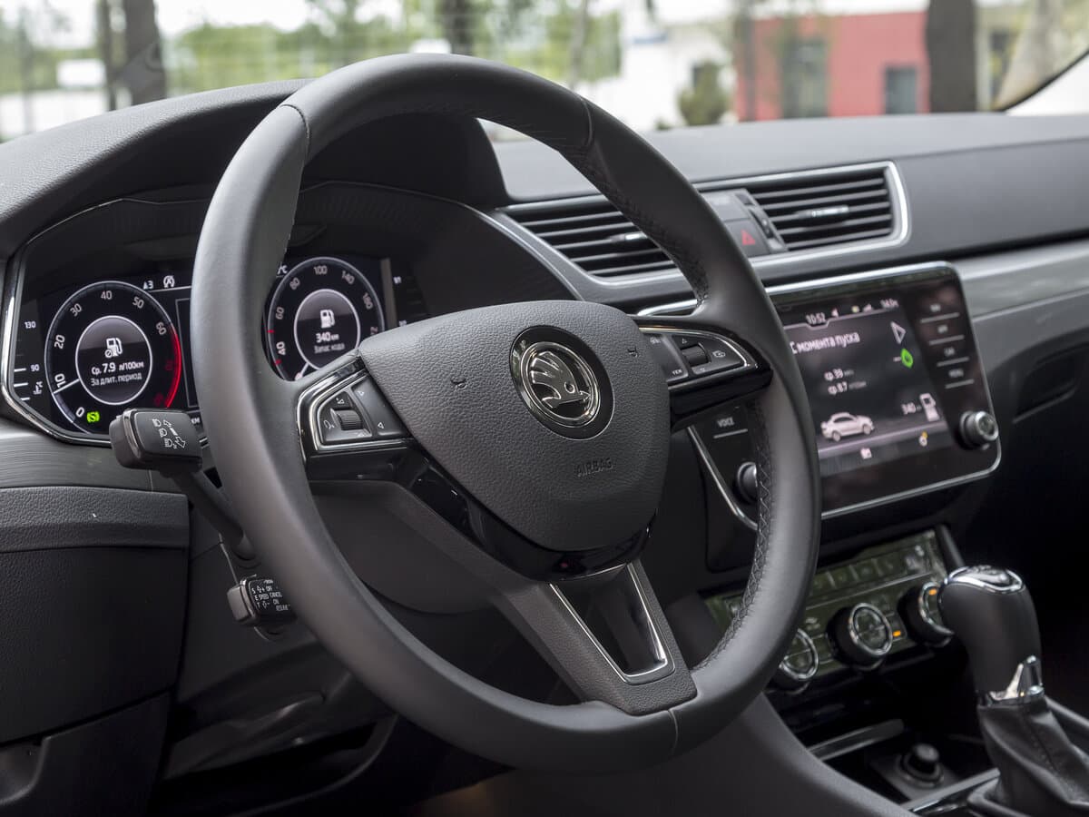 Skoda Superb III Restayling — Sükan