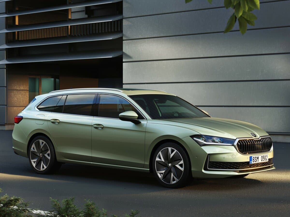 Skoda Superb IV — Əsas şəkil