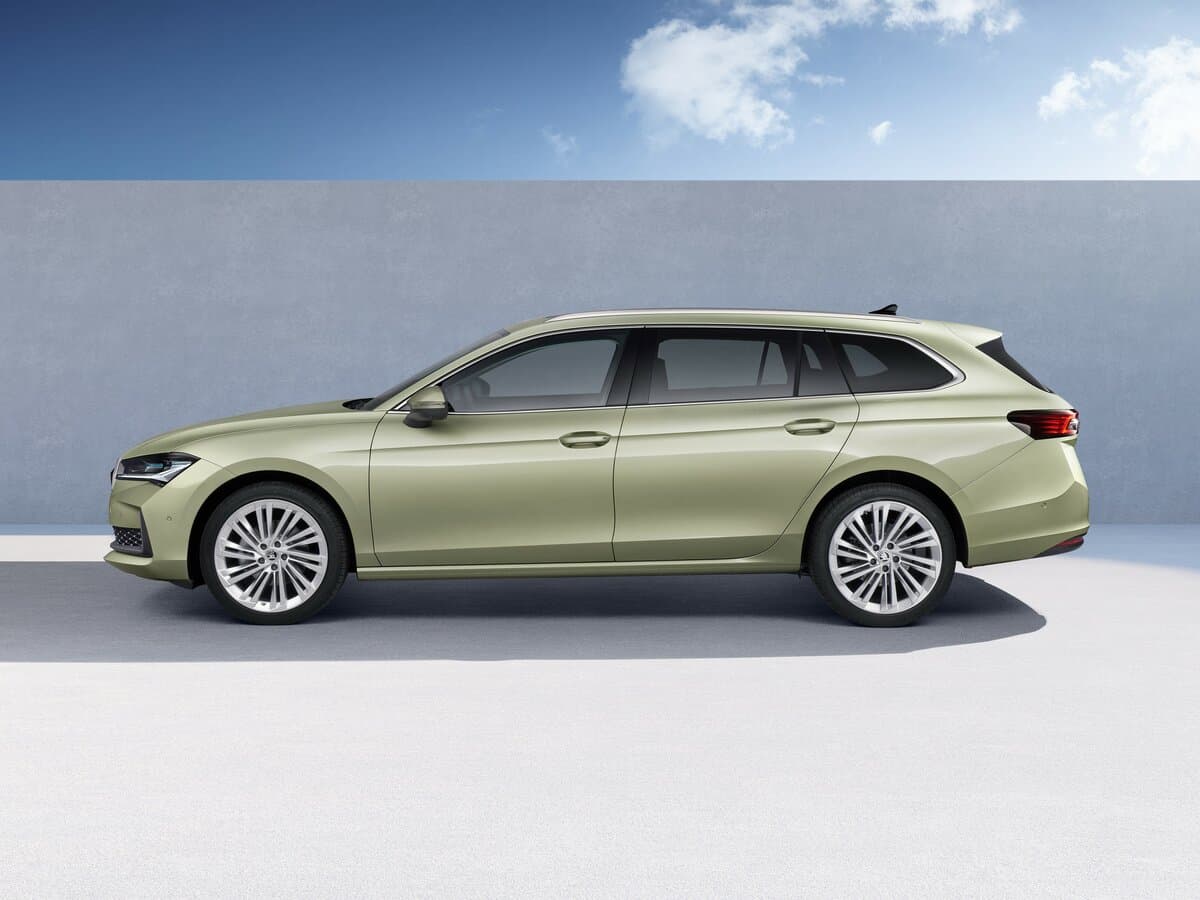 Skoda Superb IV — Yandan
