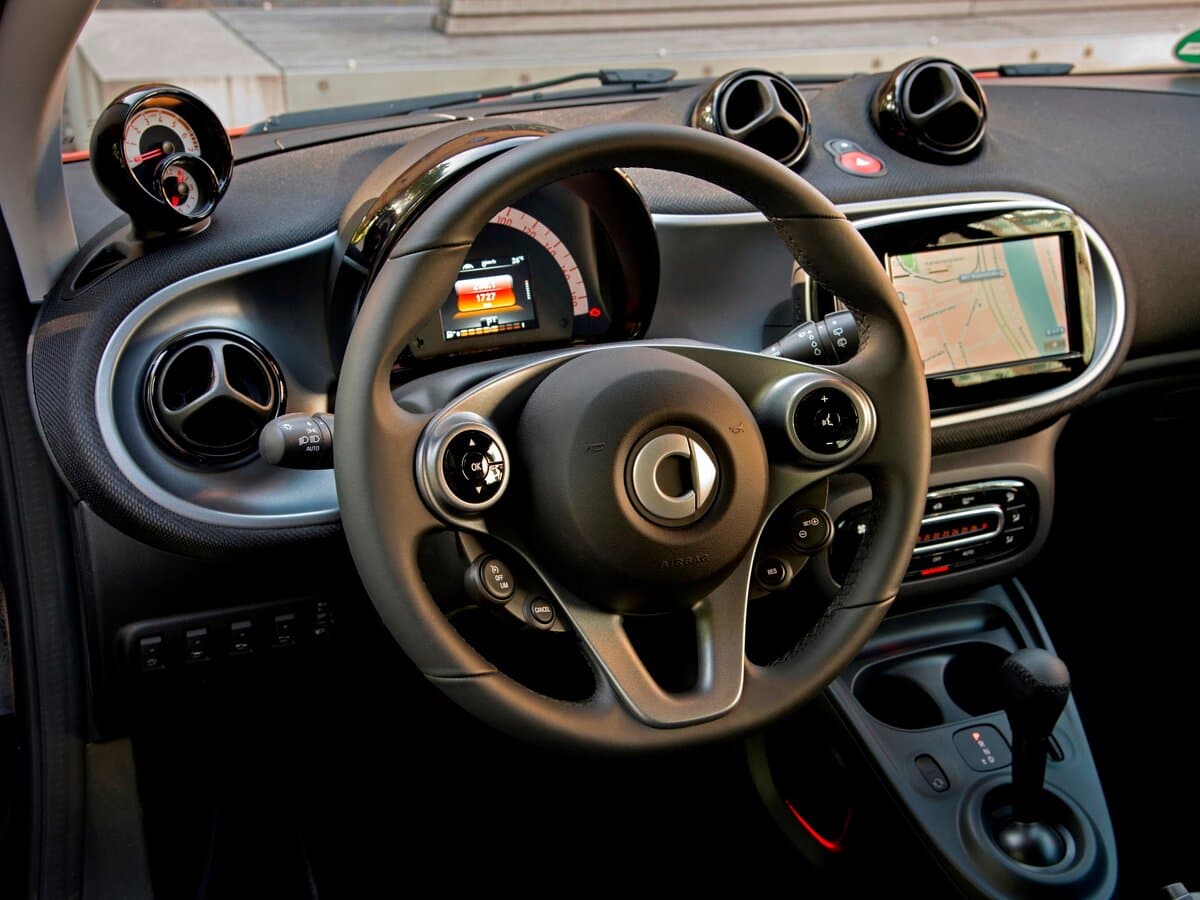 Smart Fortwo III — Sükan