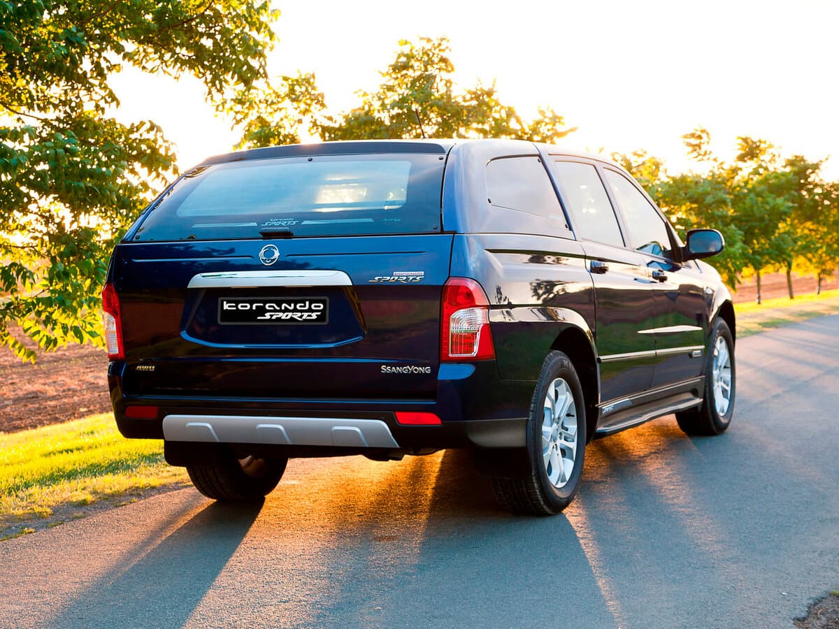 SsangYong Korando Sports 2011 – 2017 — 3/4 arxadan