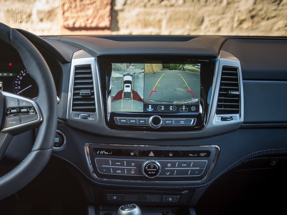 SsangYong Musso II — Salon, öndən