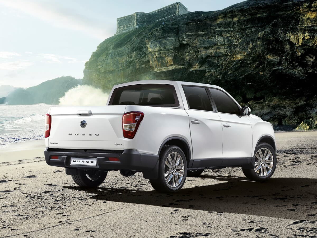 SsangYong Musso II — 3/4 arxadan