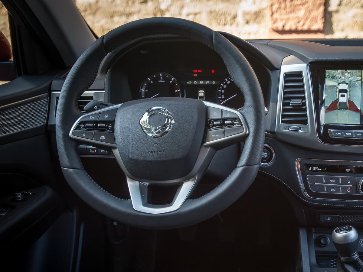 SsangYong Musso II — Sükan