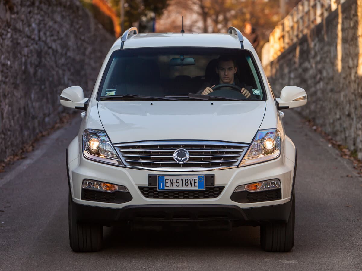 SsangYong Rexton III — Öndən