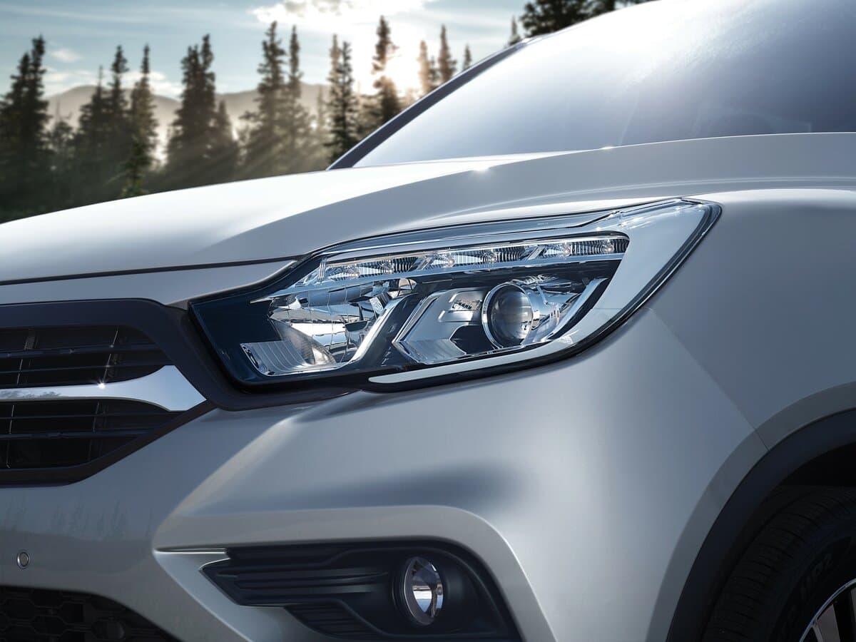 SsangYong Rexton Sports I — Fara