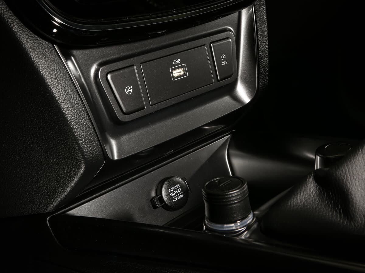 SsangYong Tivoli I Restayling — Salon, arxadan