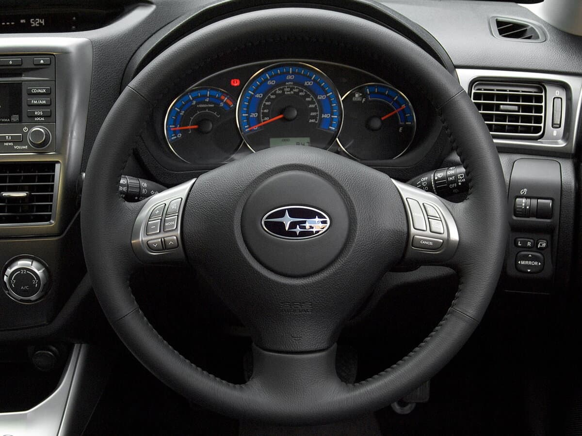 Subaru Impreza III — Sükan