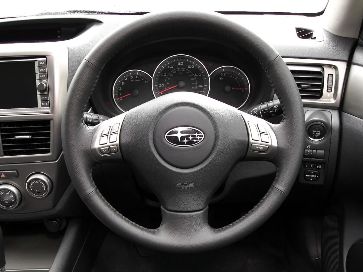 Subaru Impreza III — Sükan