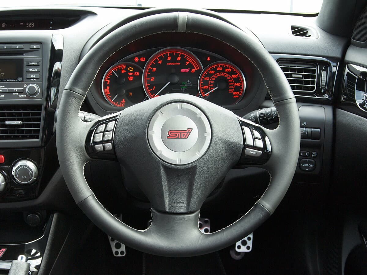 Subaru Impreza WRX STi III — Sükan