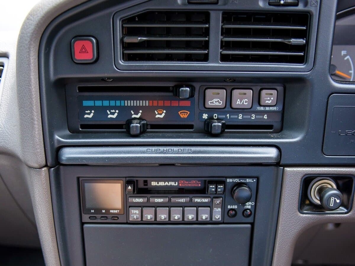 Subaru Legacy I — Salon, öndən