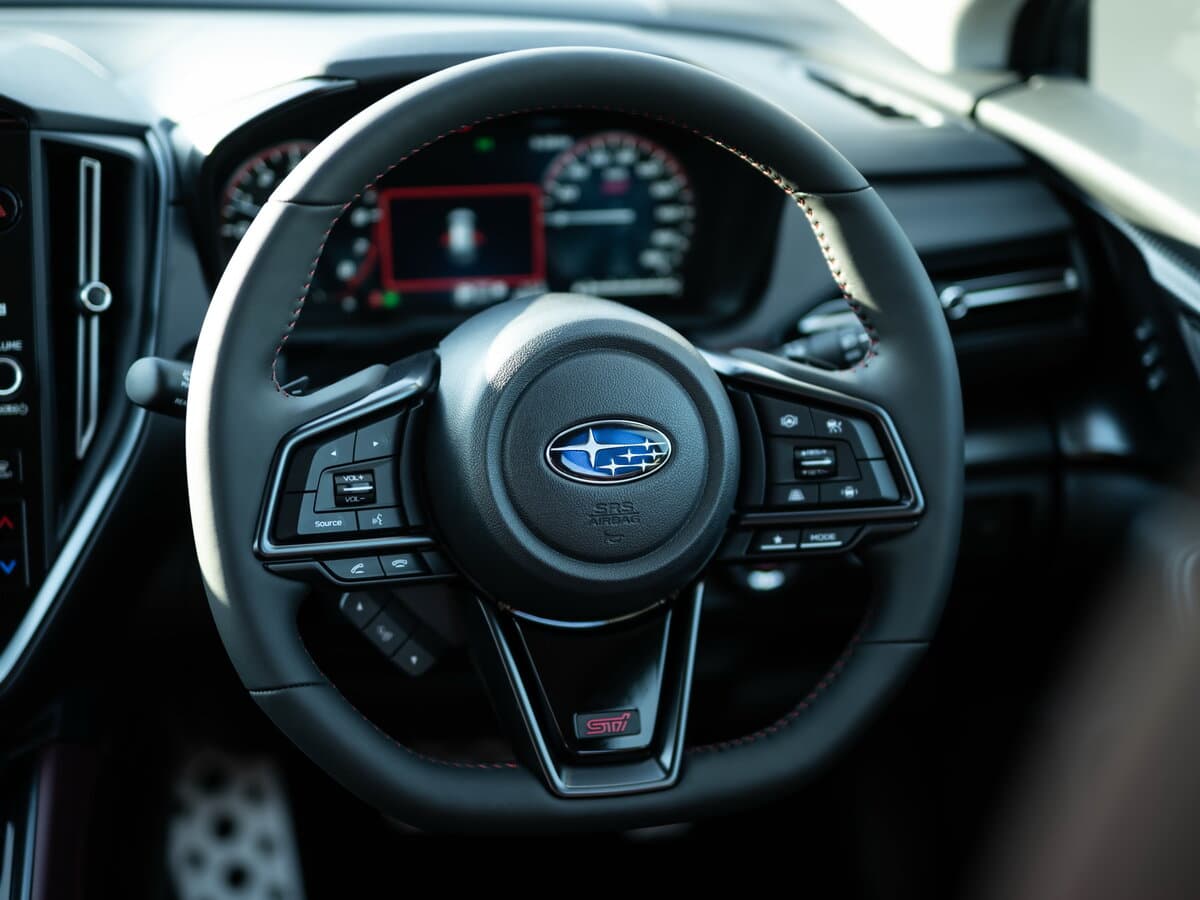 Subaru Levorg II — Sükan