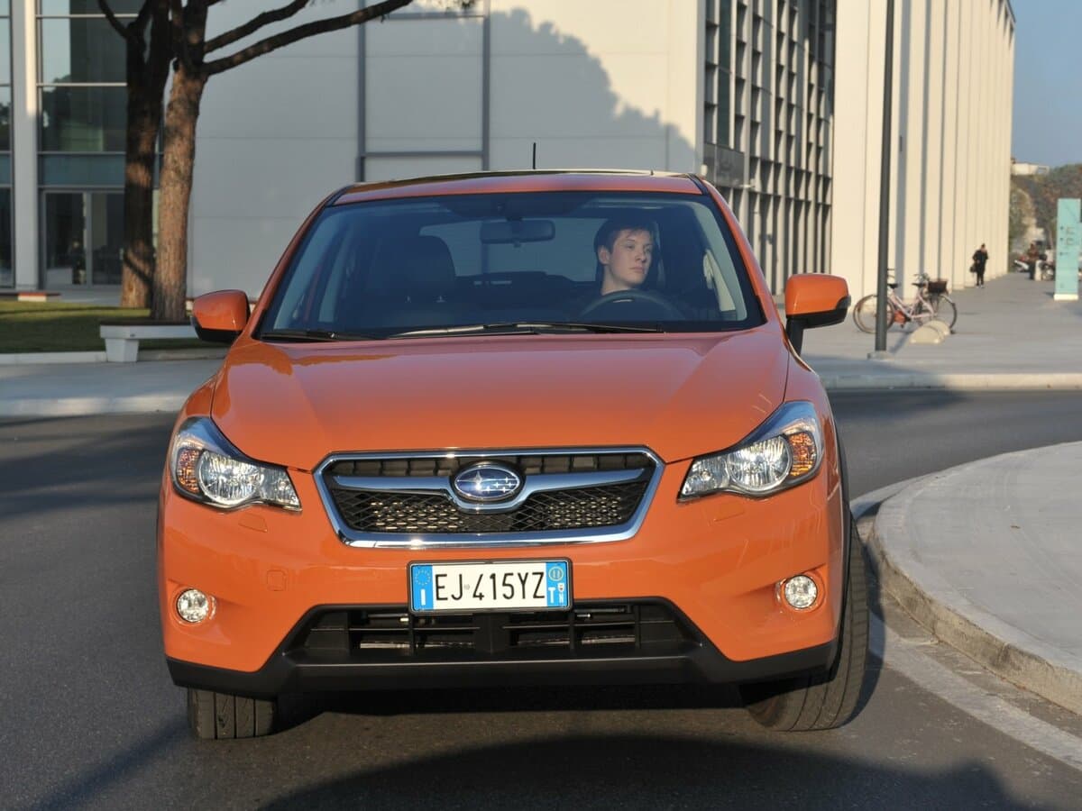 Subaru XV I — Öndən