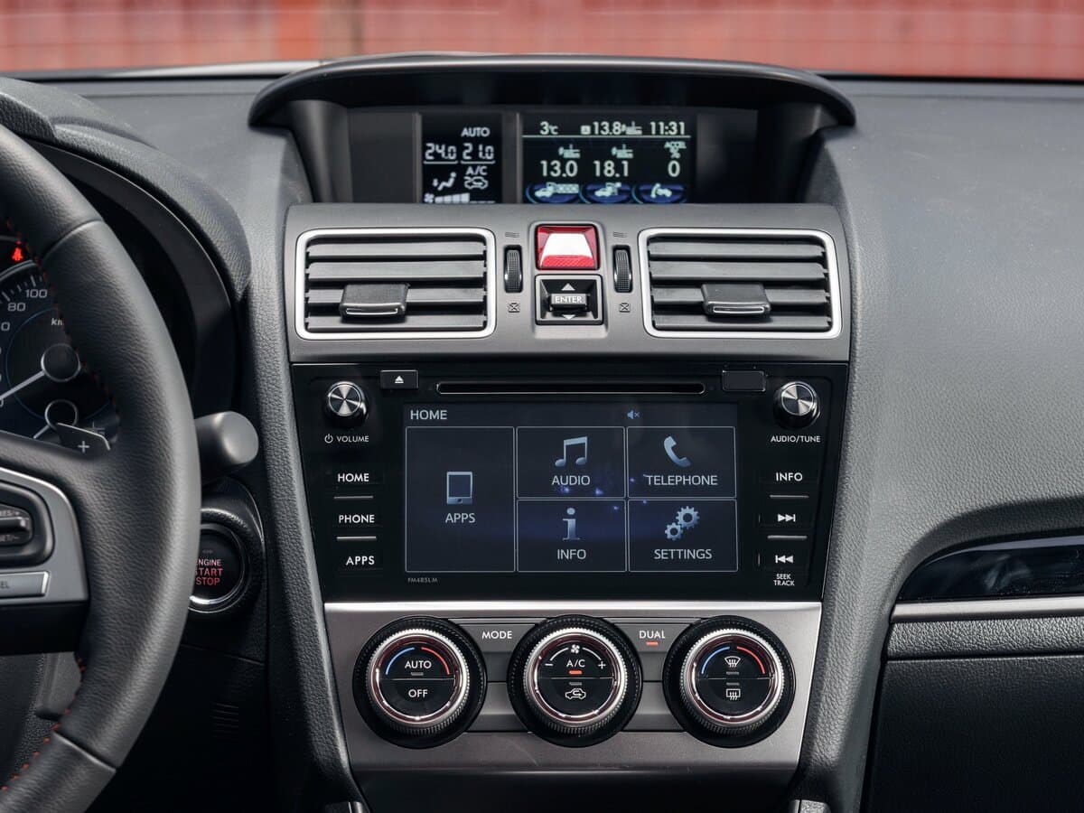Subaru XV I Restayling — Salon, öndən