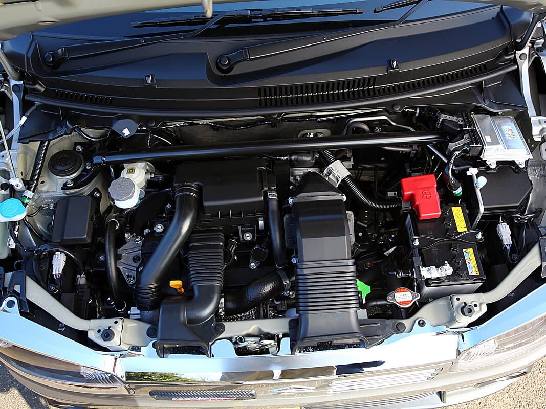 Suzuki Alto VIII (HA36) — Salon, öndən