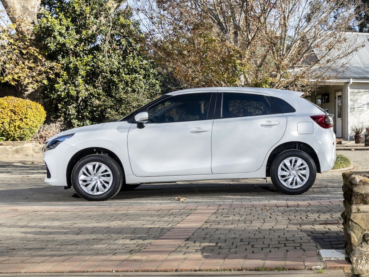 Suzuki Baleno III — Yandan