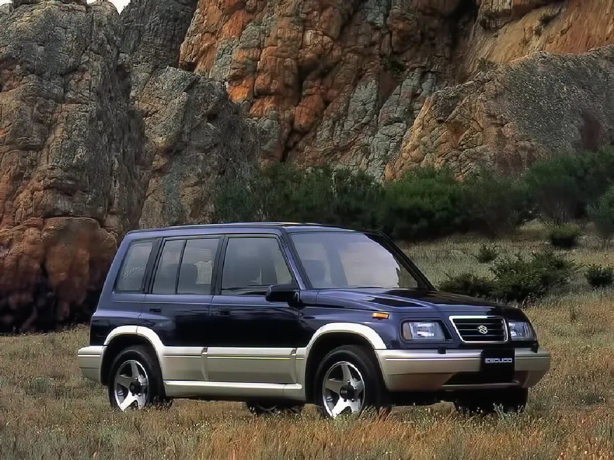 Suzuki Escudo I — Yandan