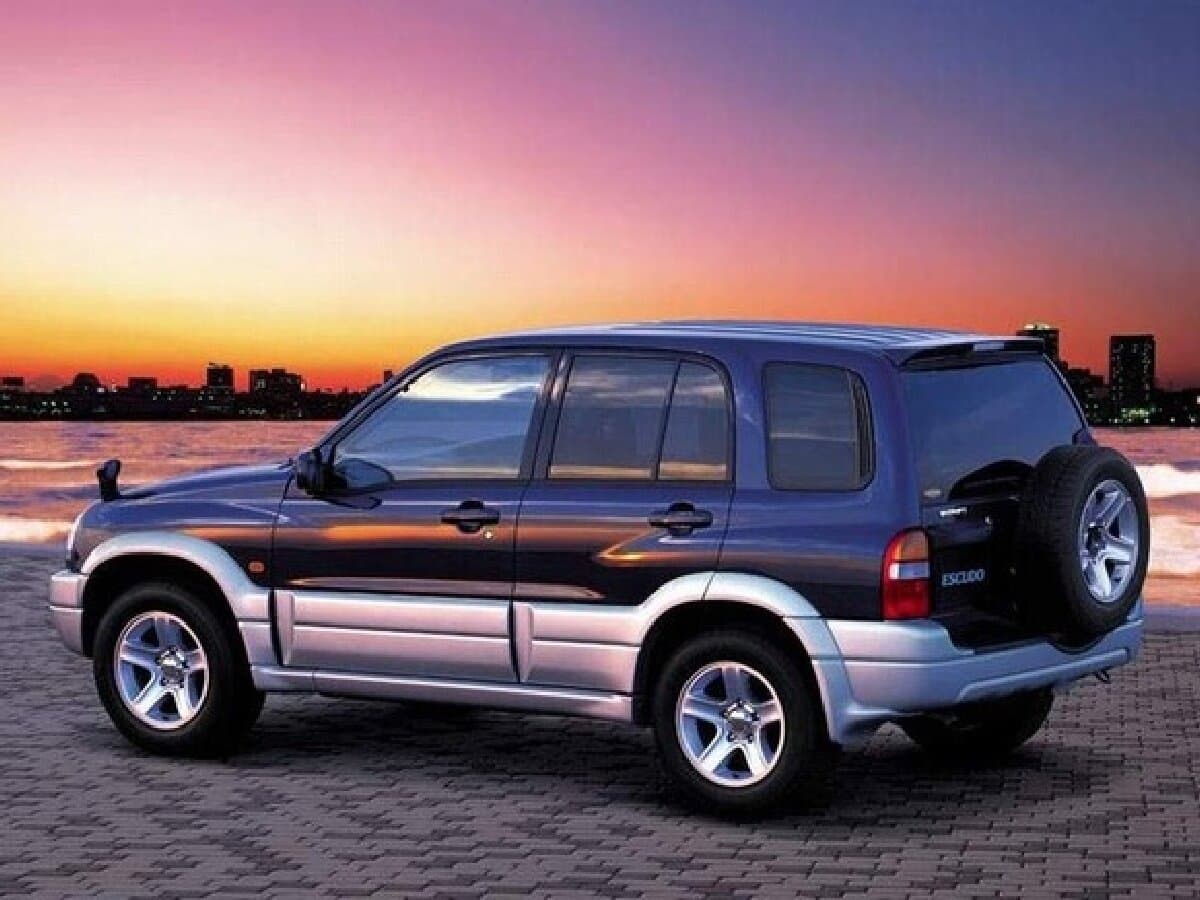 Suzuki Escudo II — Yandan