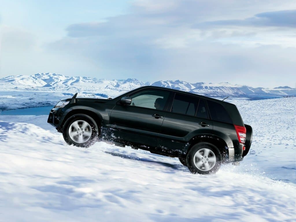 Suzuki Escudo III — Yandan