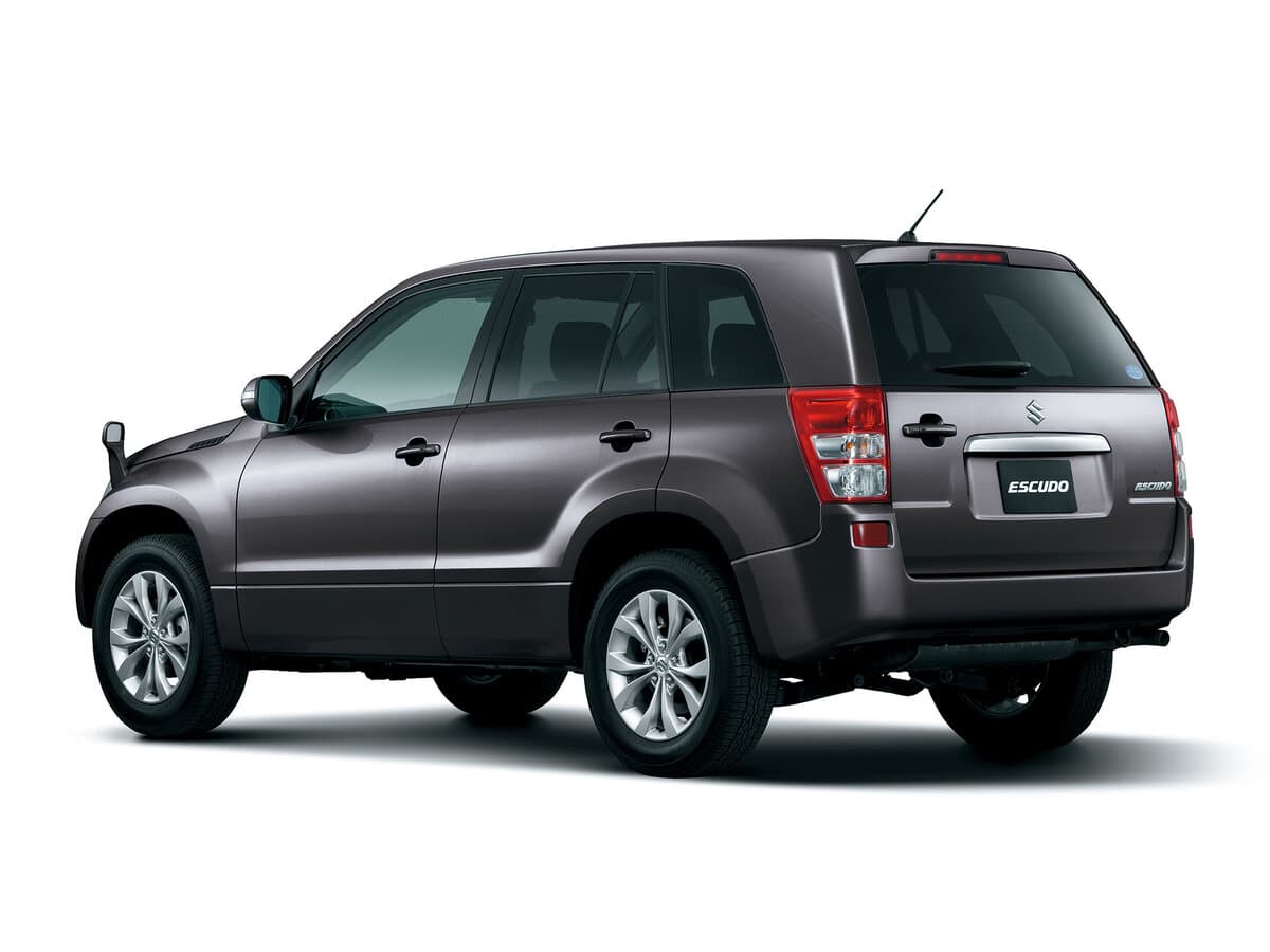 Suzuki Escudo III Restayling — 3/4 arxadan