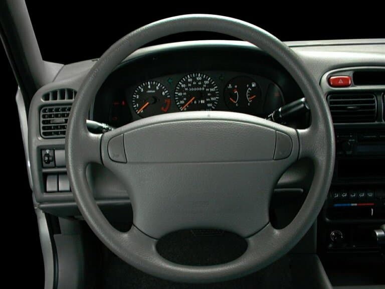 Suzuki Esteem 1995 – 2004 — Sükan