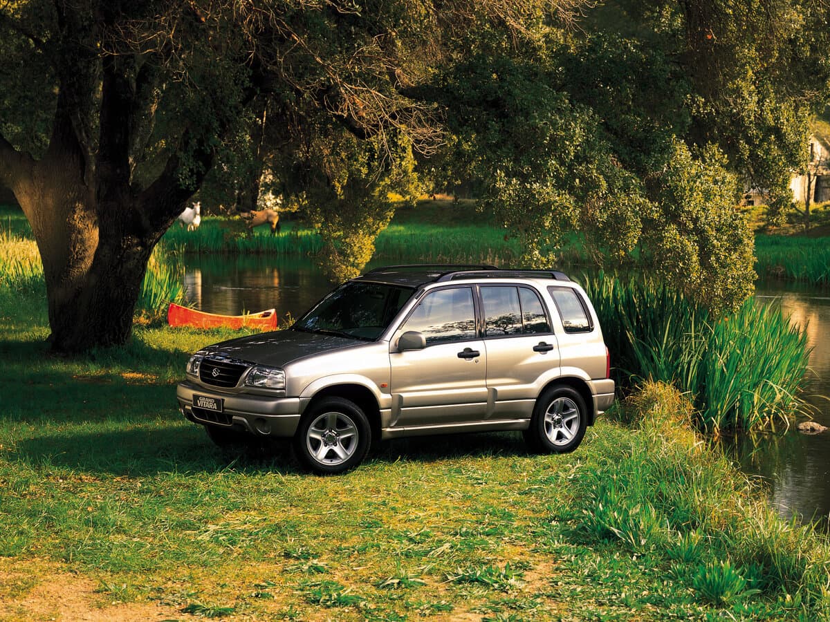 Suzuki Grand Vitara I — Yandan