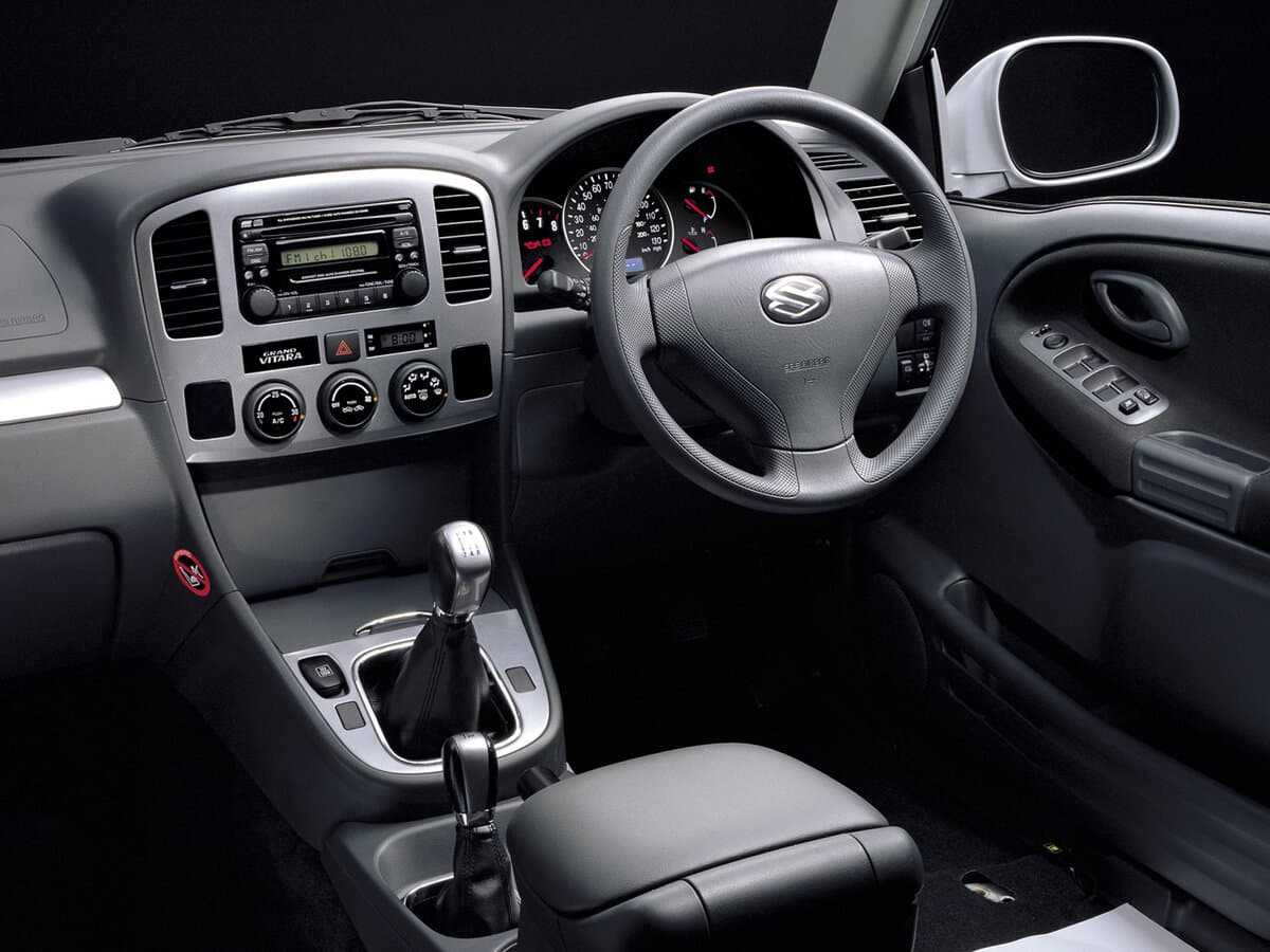 Suzuki Grand Vitara I — Sükan