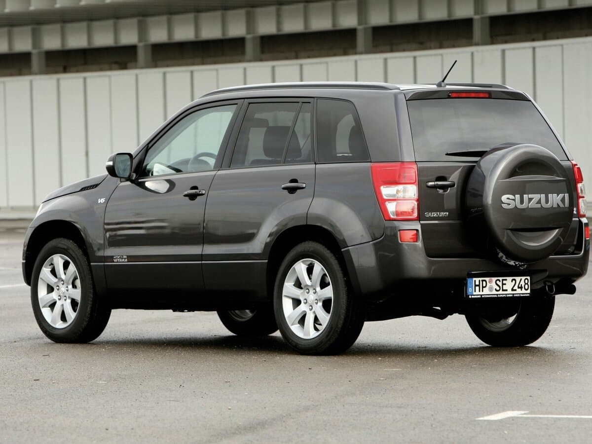 Suzuki Grand Vitara II Restayling — 3/4 arxadan