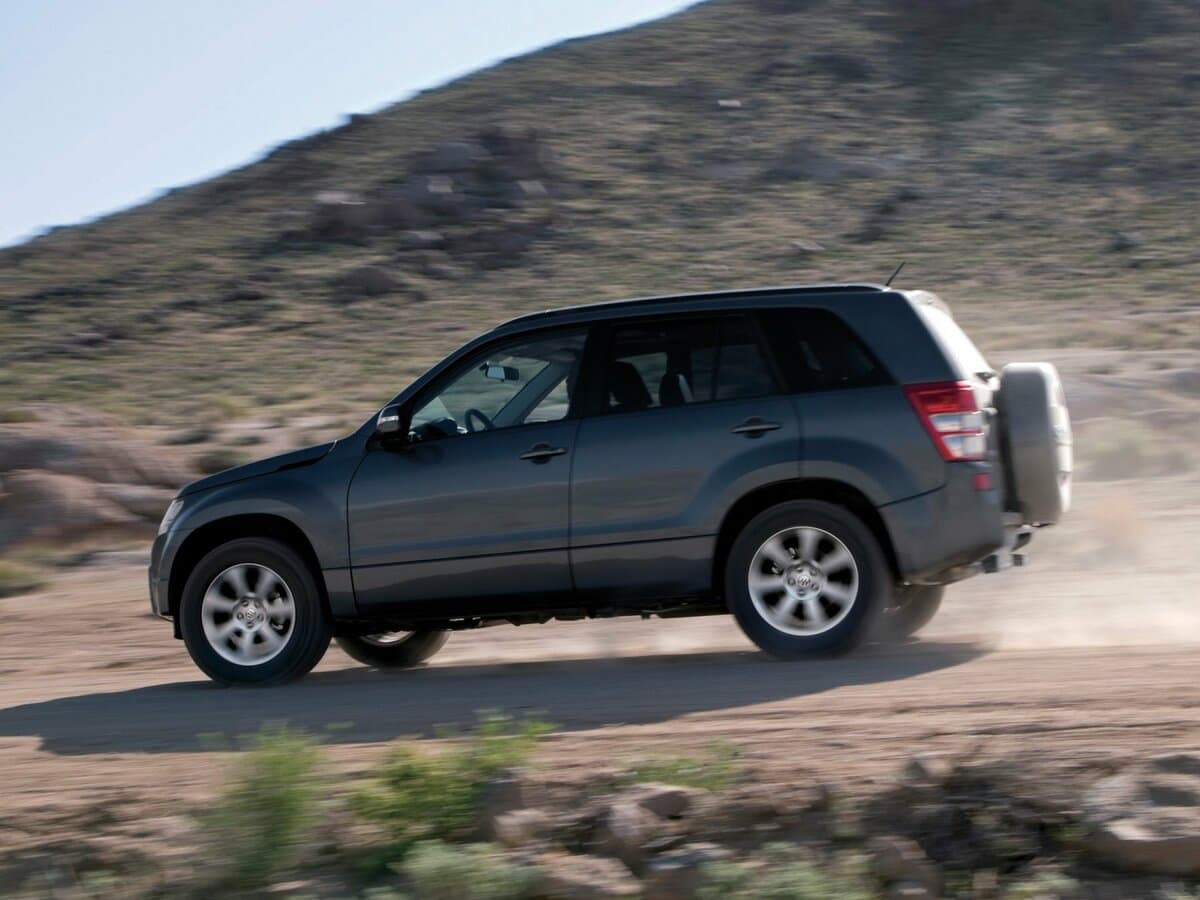 Suzuki Grand Vitara II Restayling — Yandan