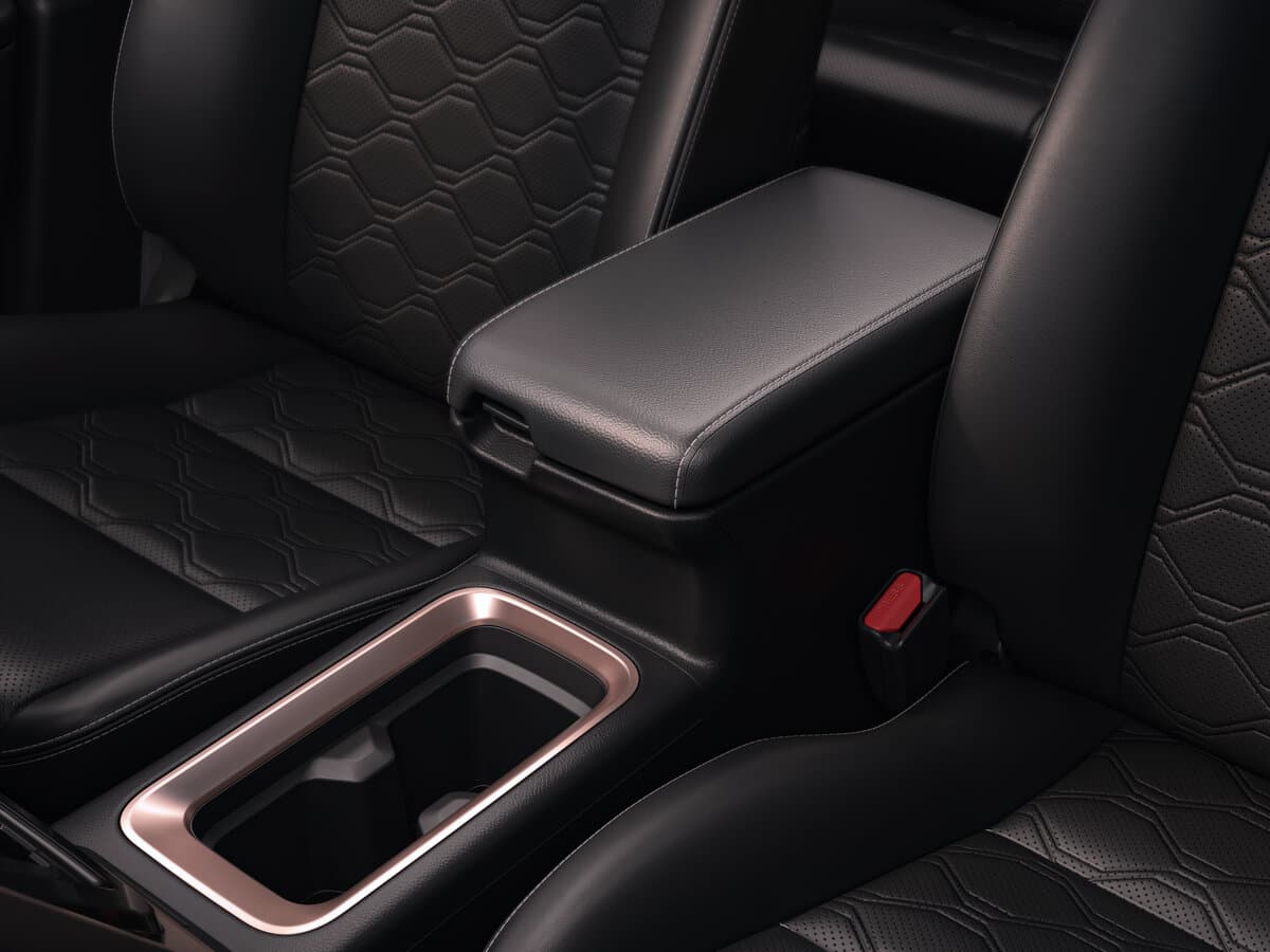 Suzuki Invicto 2026 – indiyədək — Salon, öndən