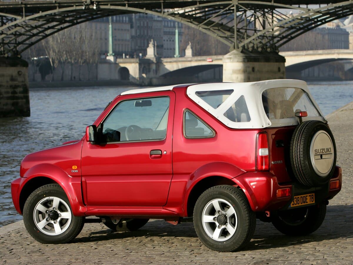 Suzuki Jimny III Restayling 1 — 3/4 arxadan