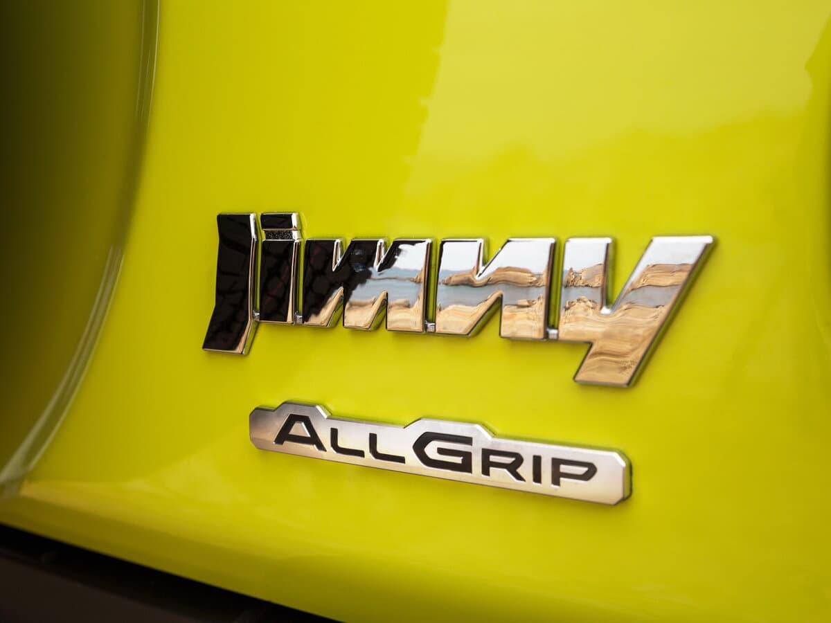 Suzuki Jimny IV — Salon, arxadan