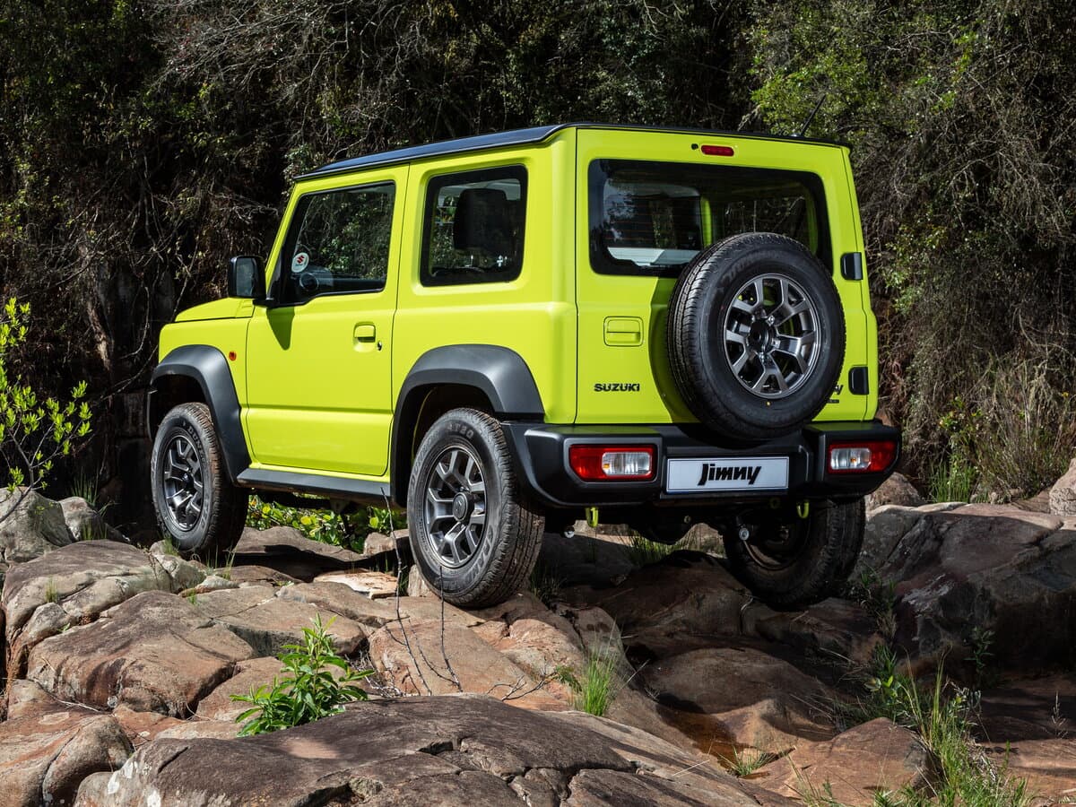 Suzuki Jimny IV — 3/4 arxadan