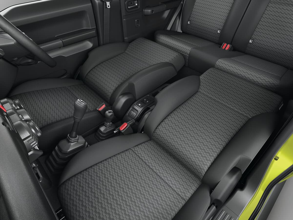 Suzuki Jimny IV — Salon, arxadan