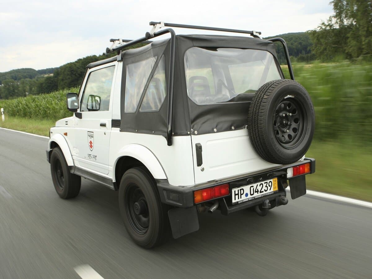 Suzuki Samurai 1981 – 2003 — 3/4 arxadan