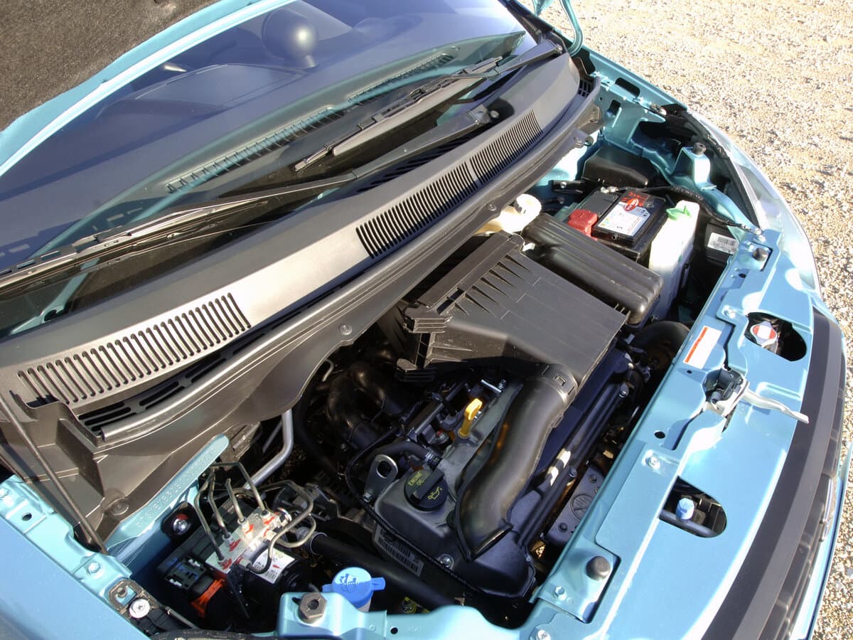 Suzuki Splash I — Salon, öndən