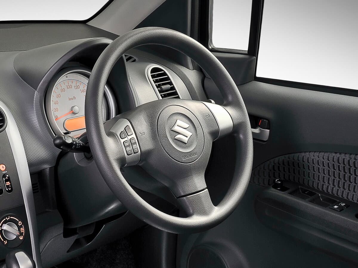 Suzuki Splash I Restayling — Sükan