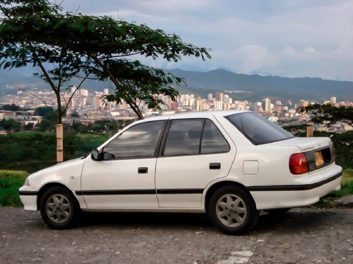 Suzuki Swift II Restayling — Yandan