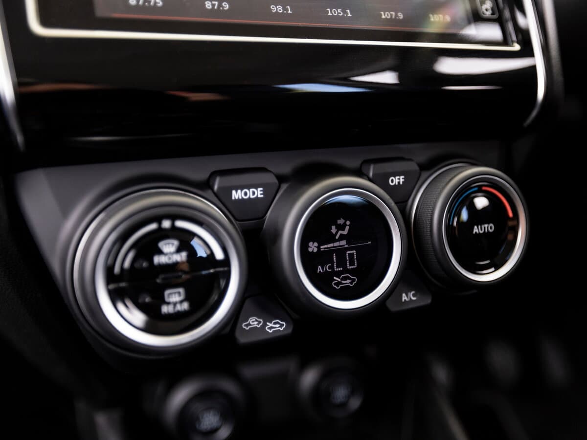 Suzuki Swift V — Salon, öndən