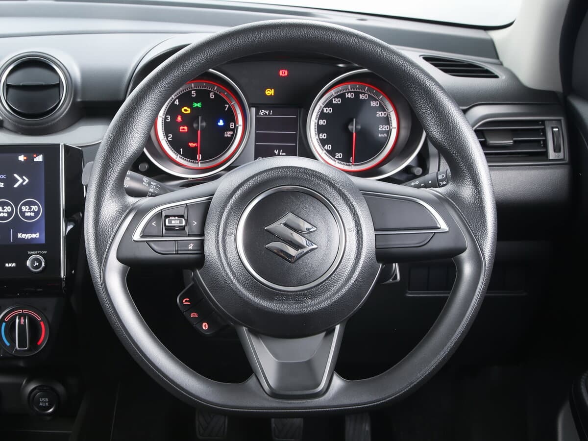 Suzuki Swift V — Sükan