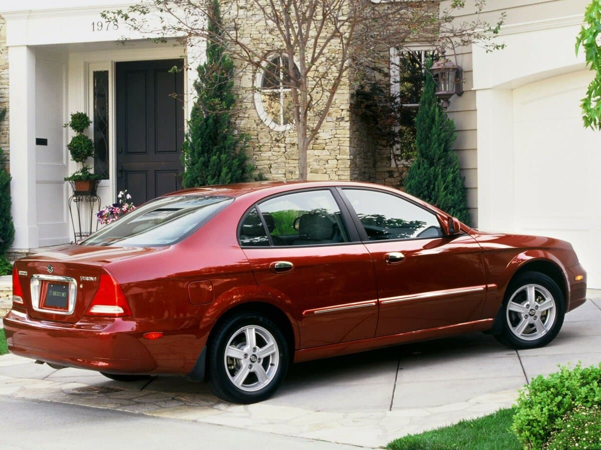 Suzuki Verona 2003 – 2006 — 3/4 arxadan