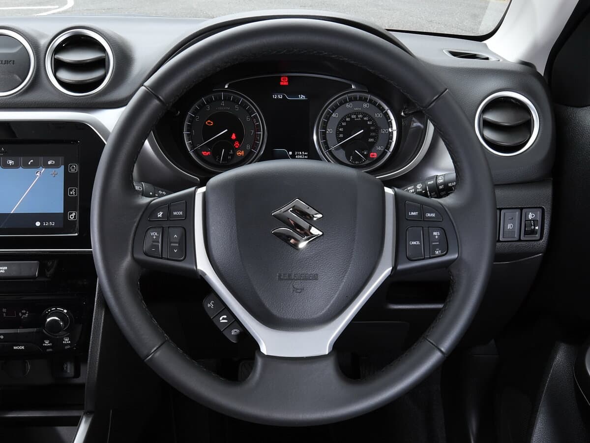 Suzuki Vitara II Restayling — Sükan